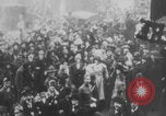Standbild Waffenstillstandsgedränge United States USA, 1918, aus Sekunde 4 historischem Filmmaterial Videoclip 65675079242