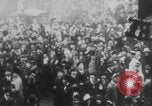 Standbild Waffenstillstandsgedränge United States USA, 1918, aus Sekunde 9 historischem Filmmaterial Videoclip 65675079242