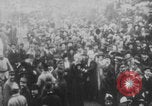 Standbild Waffenstillstandsgedränge United States USA, 1918, aus Sekunde 11 historischem Filmmaterial Videoclip 65675079242