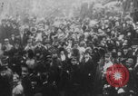 Standbild Waffenstillstandsgedränge United States USA, 1918, aus Sekunde 12 historischem Filmmaterial Videoclip 65675079242