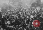 Standbild Waffenstillstandsgedränge United States USA, 1918, aus Sekunde 16 historischem Filmmaterial Videoclip 65675079242