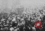 Standbild Waffenstillstandsgedränge United States USA, 1918, aus Sekunde 20 historischem Filmmaterial Videoclip 65675079242