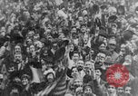 Standbild Waffenstillstandsgedränge United States USA, 1918, aus Sekunde 24 historischem Filmmaterial Videoclip 65675079242