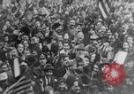 Standbild Waffenstillstandsgedränge United States USA, 1918, aus Sekunde 28 historischem Filmmaterial Videoclip 65675079242