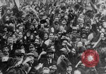 Standbild Waffenstillstandsgedränge United States USA, 1918, aus Sekunde 29 historischem Filmmaterial Videoclip 65675079242