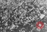 Standbild Waffenstillstandsgedränge United States USA, 1918, aus Sekunde 31 historischem Filmmaterial Videoclip 65675079242