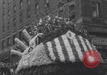Standbild Parade zum Portland Rose Festival Portland Oregon USA, 1940, aus Sekunde 13 historischem Filmmaterial Videoclip 65675079264