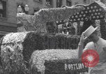 Standbild Parade zum Portland Rose Festival Portland Oregon USA, 1940, aus Sekunde 21 historischem Filmmaterial Videoclip 65675079264