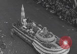 Standbild Parade zum Portland Rose Festival Portland Oregon USA, 1940, aus Sekunde 28 historischem Filmmaterial Videoclip 65675079264