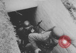 Standbild Deutscher Soldat feuert Maschinengewehr Sizilien Italien, 1944, aus Sekunde 1 historischem Filmmaterial Videoclip 65675079283
