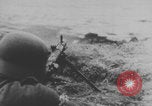 Standbild Deutscher Soldat feuert Maschinengewehr Sizilien Italien, 1944, aus Sekunde 6 historischem Filmmaterial Videoclip 65675079283