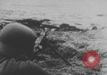 Standbild Deutscher Soldat feuert Maschinengewehr Sizilien Italien, 1944, aus Sekunde 7 historischem Filmmaterial Videoclip 65675079283