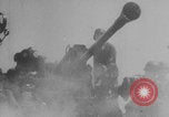 Standbild Deutsche feuern Flak-Artillerie Sizilien Italien, 1943, aus Sekunde 17 historischem Filmmaterial Videoclip 65675079284