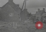 Standbild Soldaten der Vereinigten Staaten betreten La Haye du Puits La Haye Du Puits Frankreich, 1944, aus Sekunde 5 historischem Filmmaterial Videoclip 65675079303