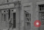Standbild Soldaten der Vereinigten Staaten betreten La Haye du Puits La Haye Du Puits Frankreich, 1944, aus Sekunde 14 historischem Filmmaterial Videoclip 65675079303