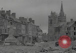 Standbild Soldaten der Vereinigten Staaten betreten La Haye du Puits La Haye Du Puits Frankreich, 1944, aus Sekunde 41 historischem Filmmaterial Videoclip 65675079303