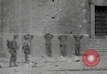 Standbild Soldaten der Vereinigten Staaten betreten La Haye du Puits La Haye Du Puits Frankreich, 1944, aus Sekunde 58 historischem Filmmaterial Videoclip 65675079303