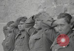 Standbild Soldaten der Vereinigten Staaten betreten La Haye du Puits La Haye Du Puits Frankreich, 1944, aus Sekunde 60 historischem Filmmaterial Videoclip 65675079303