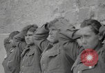 Standbild Soldaten der Vereinigten Staaten betreten La Haye du Puits La Haye Du Puits Frankreich, 1944, aus Sekunde 61 historischem Filmmaterial Videoclip 65675079303