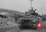 Immagine di L'esercito canadese avanza a Caen Caen Francia, 1944, secondo 12 filmato di repertorio 65675079310