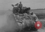 Immagine di L'esercito canadese avanza a Caen Caen Francia, 1944, secondo 26 filmato di repertorio 65675079310