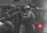 Image Les prisonniers allemands ont frissisé la deuxième Guerre mondiale en France Saint Lo France, 1944, de la seconde 12 séquences d'archives historiques vidéo 65675079322