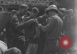 Image Les prisonniers allemands ont frissisé la deuxième Guerre mondiale en France Saint Lo France, 1944, de la seconde 13 séquences d'archives historiques vidéo 65675079322
