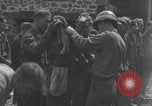 Image Les prisonniers allemands ont frissisé la deuxième Guerre mondiale en France Saint Lo France, 1944, de la seconde 14 séquences d'archives historiques vidéo 65675079322