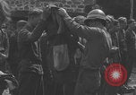 Image Les prisonniers allemands ont frissisé la deuxième Guerre mondiale en France Saint Lo France, 1944, de la seconde 15 séquences d'archives historiques vidéo 65675079322