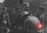 Image Les prisonniers allemands ont frissisé la deuxième Guerre mondiale en France Saint Lo France, 1944, de la seconde 22 séquences d'archives historiques vidéo 65675079322