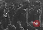 Image Les prisonniers allemands ont frissisé la deuxième Guerre mondiale en France Saint Lo France, 1944, de la seconde 24 séquences d'archives historiques vidéo 65675079322