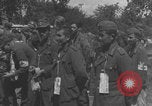 Image Les prisonniers allemands ont frissisé la deuxième Guerre mondiale en France Saint Lo France, 1944, de la seconde 32 séquences d'archives historiques vidéo 65675079322