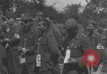 Image Les prisonniers allemands ont frissisé la deuxième Guerre mondiale en France Saint Lo France, 1944, de la seconde 33 séquences d'archives historiques vidéo 65675079322