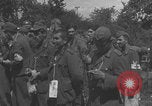 Image Les prisonniers allemands ont frissisé la deuxième Guerre mondiale en France Saint Lo France, 1944, de la seconde 34 séquences d'archives historiques vidéo 65675079322