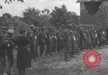 Image Les prisonniers allemands ont frissisé la deuxième Guerre mondiale en France Saint Lo France, 1944, de la seconde 46 séquences d'archives historiques vidéo 65675079322