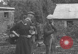 Image Les prisonniers allemands ont frissisé la deuxième Guerre mondiale en France Saint Lo France, 1944, de la seconde 57 séquences d'archives historiques vidéo 65675079322
