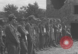 Image Les prisonniers allemands ont frissisé la deuxième Guerre mondiale en France Saint Lo France, 1944, de la seconde 61 séquences d'archives historiques vidéo 65675079322