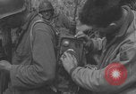Image Radio allemande déchirée Fu G Saint Lo France, 1944, de la seconde 22 séquences d'archives historiques vidéo 65675079325