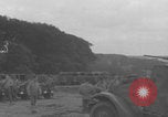 Standbild Das französische Panzerkanzel Marine Regiment bereitet Fahrzeuge vor Europa, 1944, aus Sekunde 14 historischem Filmmaterial Videoclip 65675079337