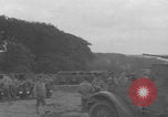 Standbild Das französische Panzerkanzel Marine Regiment bereitet Fahrzeuge vor Europa, 1944, aus Sekunde 15 historischem Filmmaterial Videoclip 65675079337