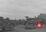 Standbild Das französische Panzerkanzel Marine Regiment bereitet Fahrzeuge vor Europa, 1944, aus Sekunde 20 historischem Filmmaterial Videoclip 65675079337