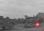Standbild Das französische Panzerkanzel Marine Regiment bereitet Fahrzeuge vor Europa, 1944, aus Sekunde 21 historischem Filmmaterial Videoclip 65675079337