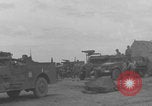 Standbild Das französische Panzerkanzel Marine Regiment bereitet Fahrzeuge vor Europa, 1944, aus Sekunde 23 historischem Filmmaterial Videoclip 65675079337