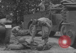 Standbild Das französische Panzerkanzel Marine Regiment bereitet Fahrzeuge vor Europa, 1944, aus Sekunde 25 historischem Filmmaterial Videoclip 65675079337
