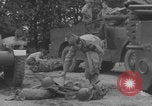 Standbild Das französische Panzerkanzel Marine Regiment bereitet Fahrzeuge vor Europa, 1944, aus Sekunde 27 historischem Filmmaterial Videoclip 65675079337
