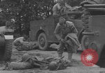 Standbild Das französische Panzerkanzel Marine Regiment bereitet Fahrzeuge vor Europa, 1944, aus Sekunde 31 historischem Filmmaterial Videoclip 65675079337
