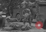 Standbild Das französische Panzerkanzel Marine Regiment bereitet Fahrzeuge vor Europa, 1944, aus Sekunde 32 historischem Filmmaterial Videoclip 65675079337