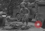Standbild Das französische Panzerkanzel Marine Regiment bereitet Fahrzeuge vor Europa, 1944, aus Sekunde 33 historischem Filmmaterial Videoclip 65675079337