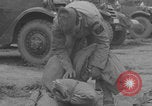 Standbild Das französische Panzerkanzel Marine Regiment bereitet Fahrzeuge vor Europa, 1944, aus Sekunde 35 historischem Filmmaterial Videoclip 65675079337