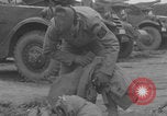 Standbild Das französische Panzerkanzel Marine Regiment bereitet Fahrzeuge vor Europa, 1944, aus Sekunde 36 historischem Filmmaterial Videoclip 65675079337